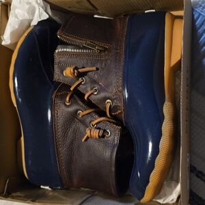 NWT NIB Sperry waterproof boots ladies 7.5 tan/navy lace up duck boots